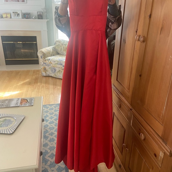 GORGEOUS RED GOWN!! Pockets, lace up back, stunning!!!! - Picture 9 of 11